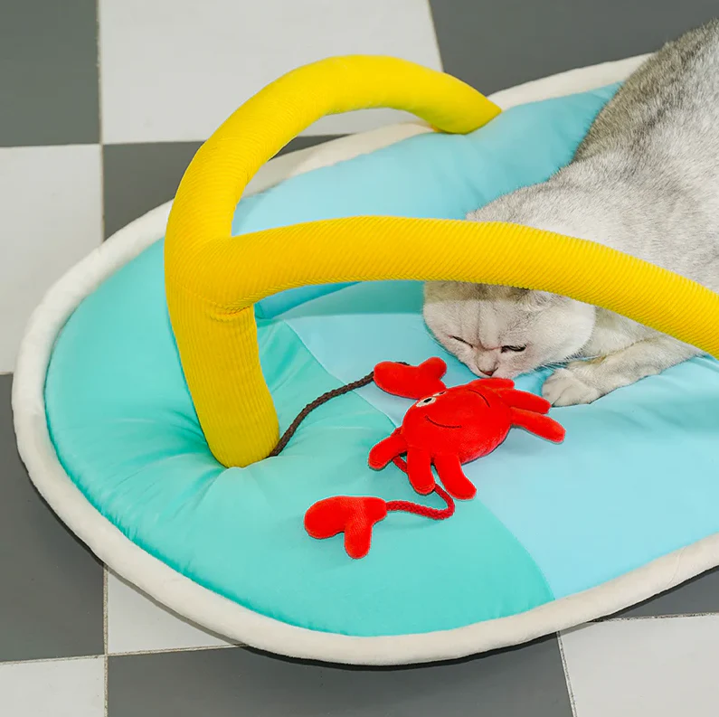 Zeze Flip-Flop Cooling Mat For Pets Cute Thong Dog Refreshing Bed With Crab Toy - Image 2