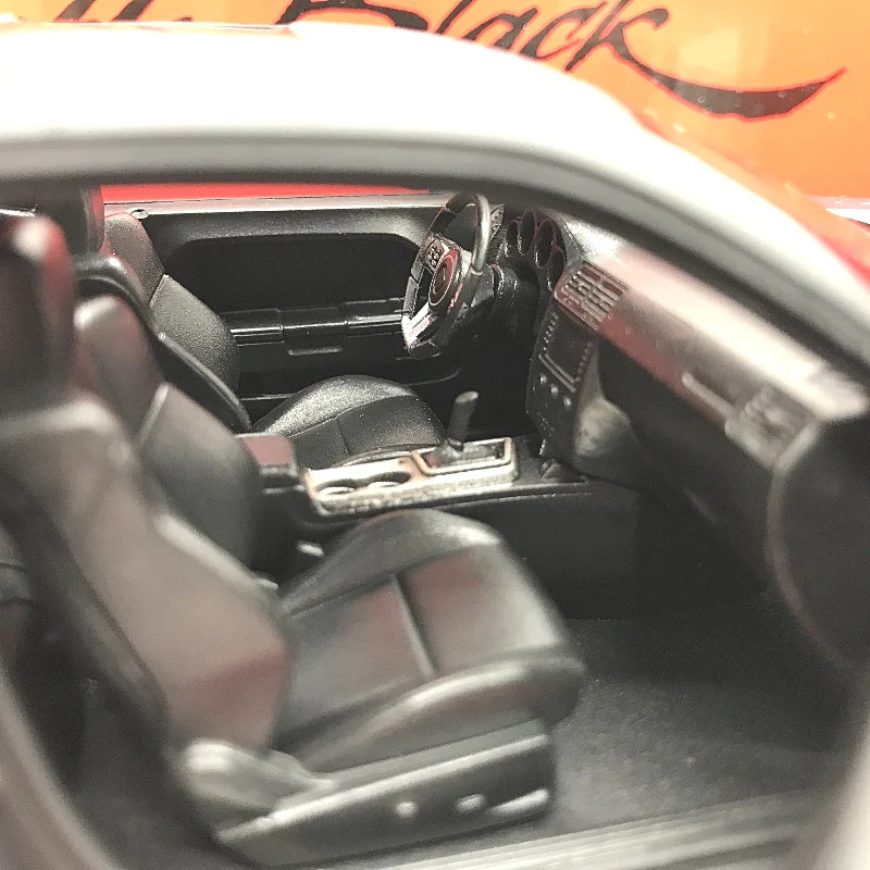Welly Matte Black Collection 1:24 2013 Dodge Challenger SRT Diecast Model Car - Image 6