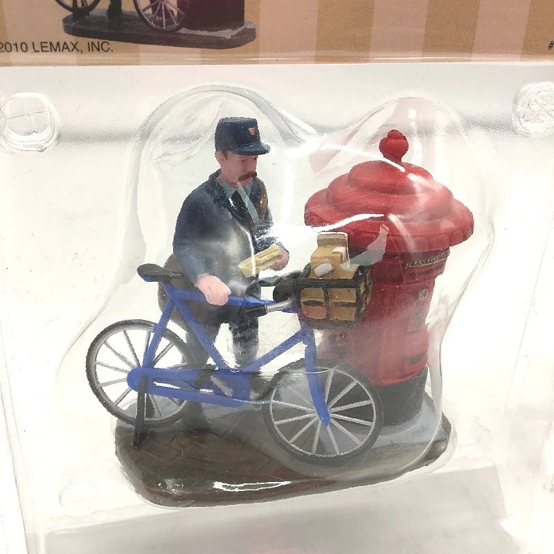 LEMAX Christmas Village Bundle #02753 The Postman & #34957 12 Wreaths Set NEW - Image 3
