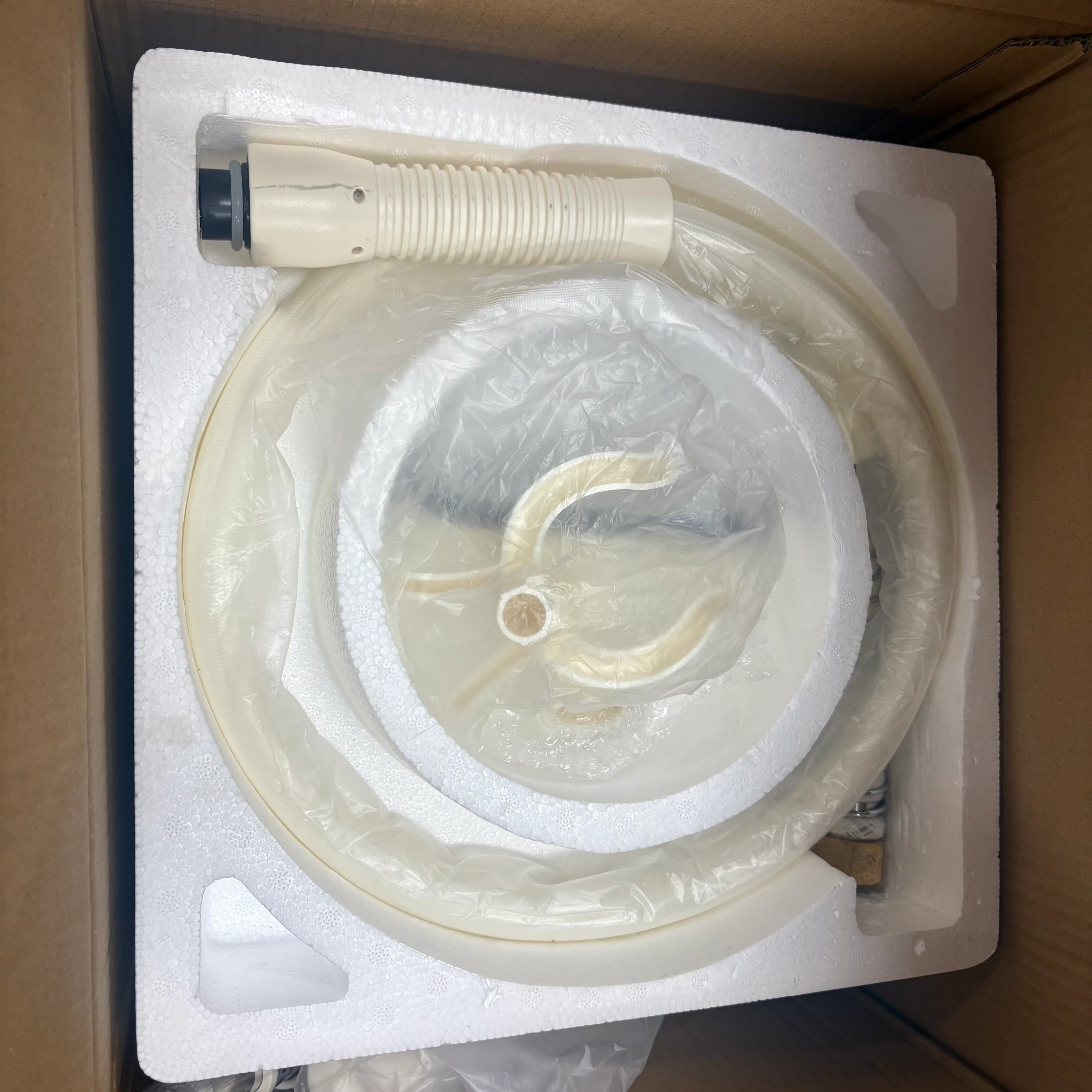 TRAs x Morandi YQCU003 Professional Garment Steamer Iron 2200W 1.2L Cream
DEMO - Image 4