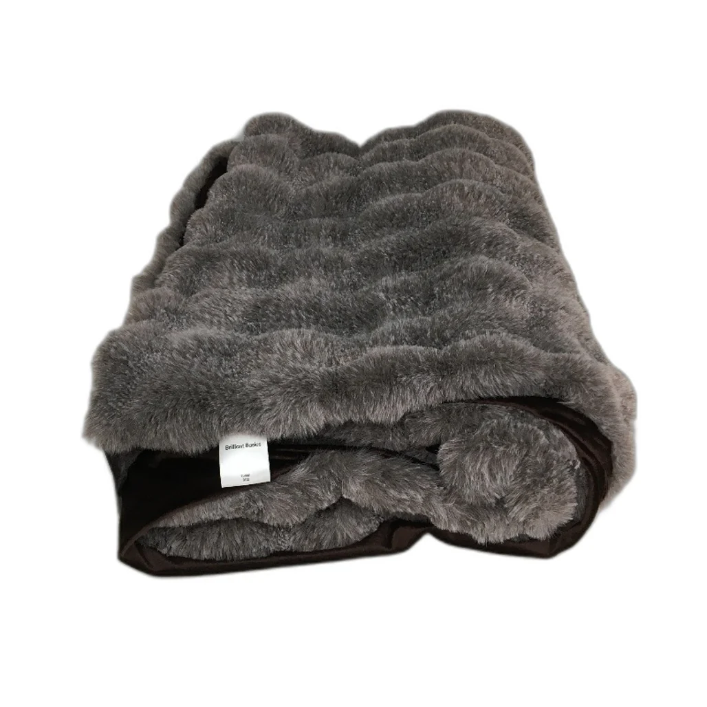 Target Ella Quilted Faux Fur Throw Blanket in Muted Brown 127x152cm NEW - Image 2
