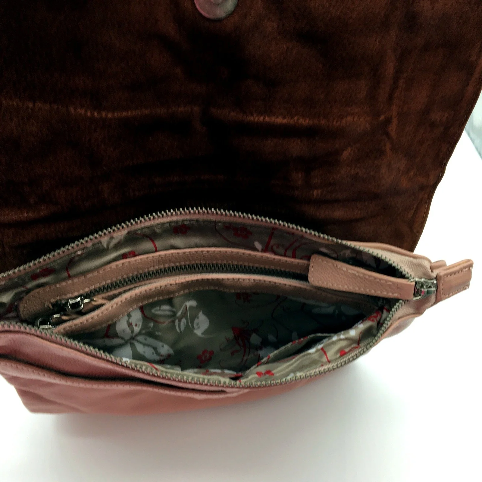 Poppy Green Womens Leather Crossbody Bag with Ruffled Design in Blush Pink NEW - Image 5