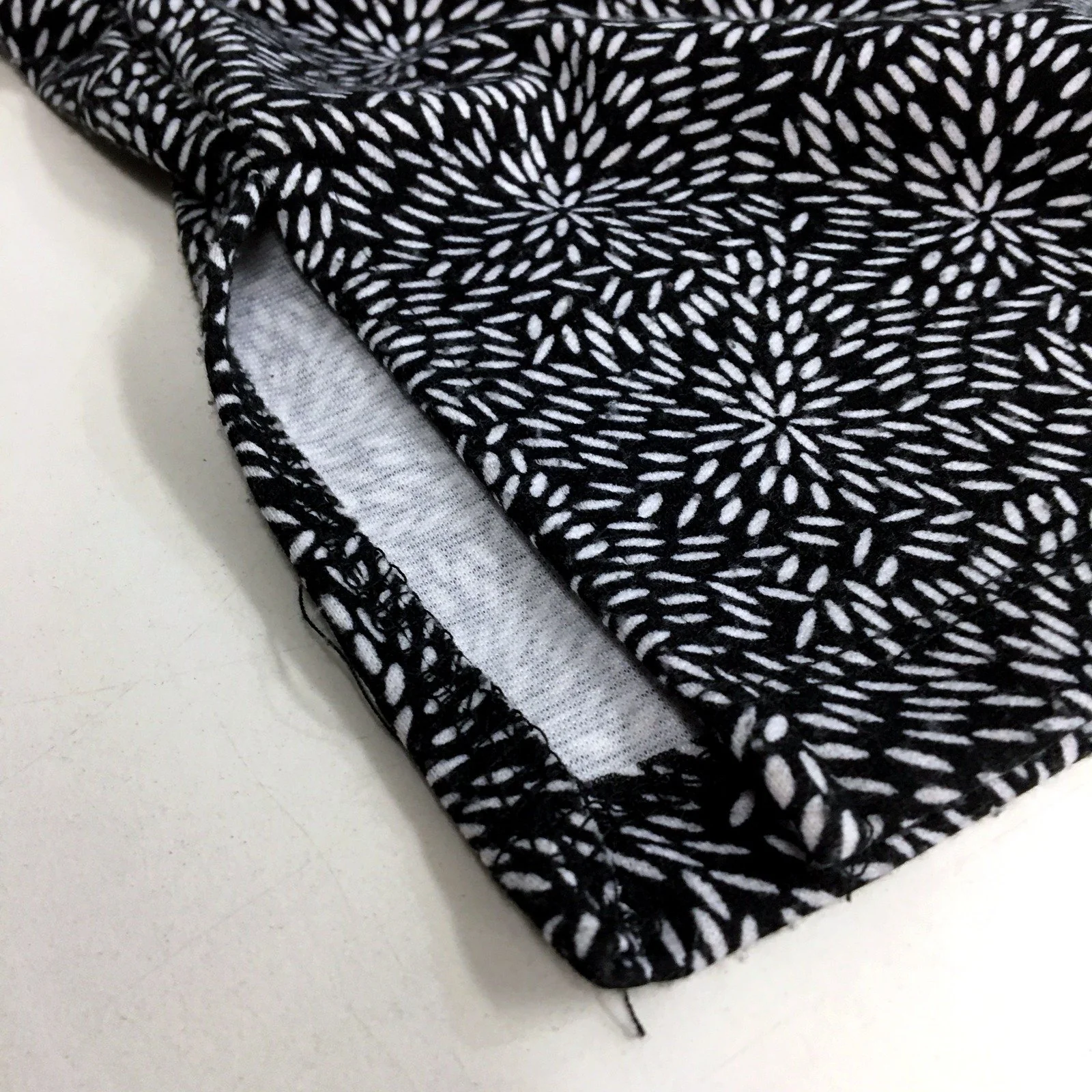 ed.it.ed Floral Print Black and White Skirt for Casual Wear Womens Size 8 - Image 4