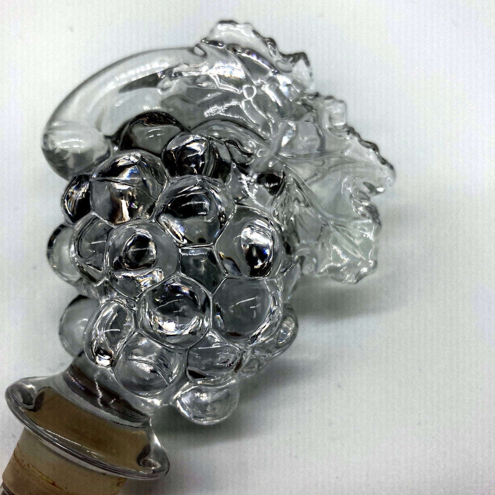 VINTAGE Mikasa Glass Bottle Stopper with Grape Cluster Design in Original Box - Image 3