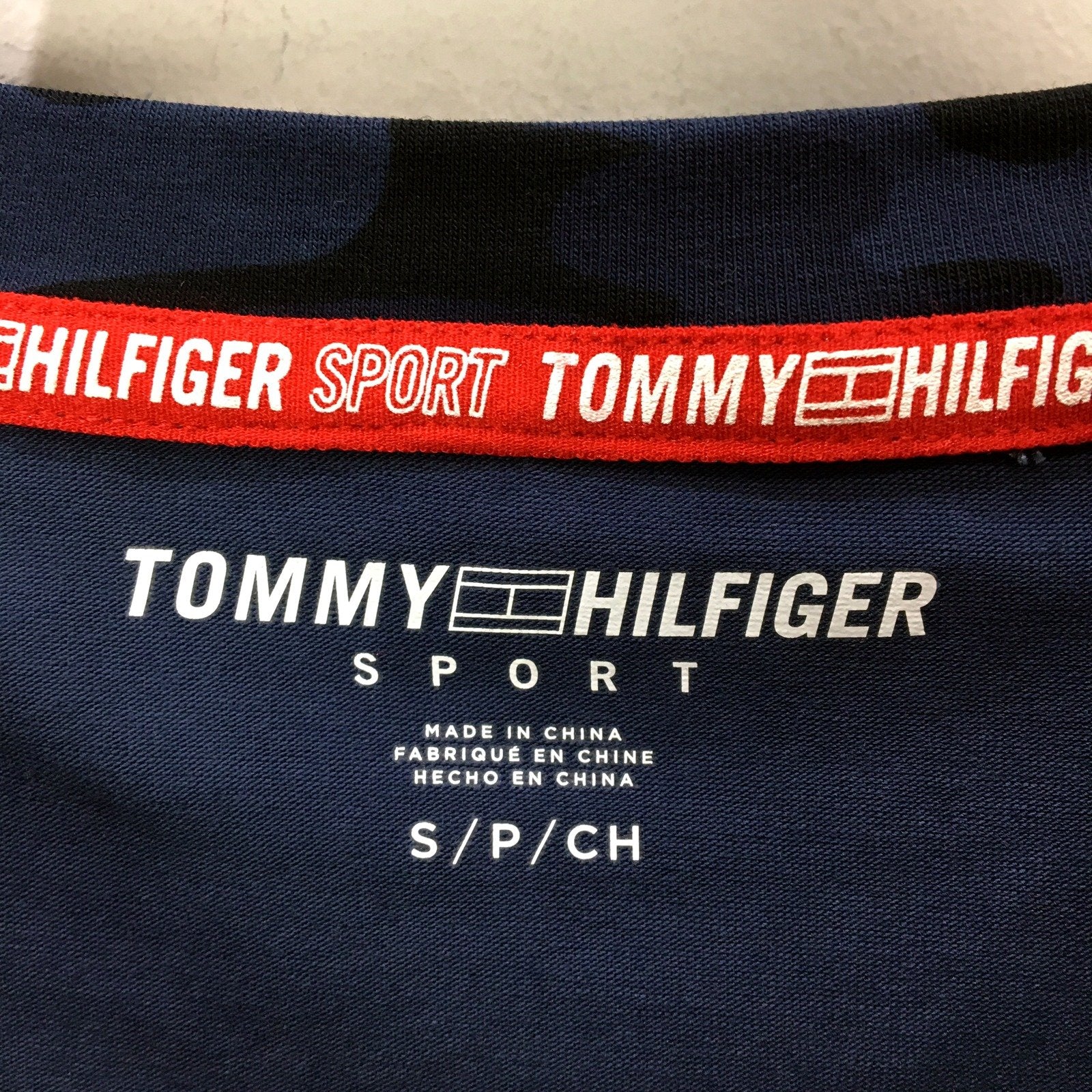 Tommy Hilfiger Womens Navy Camo Cropped T-Shirt in Size S NEW - Image 4