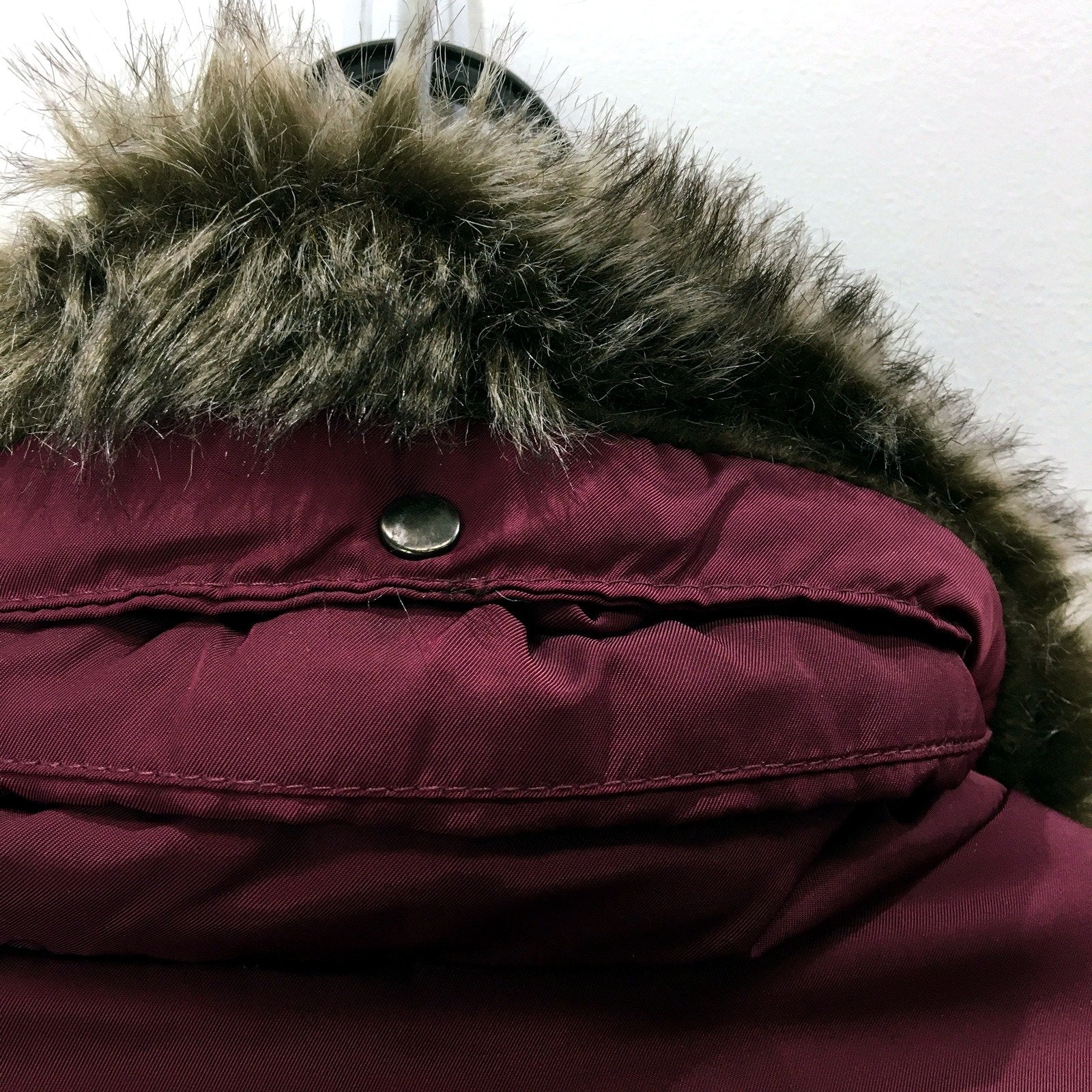 Burgundy Puffer Vest Womens with Faux Fur Trim, Polyester, Size M - Image 5