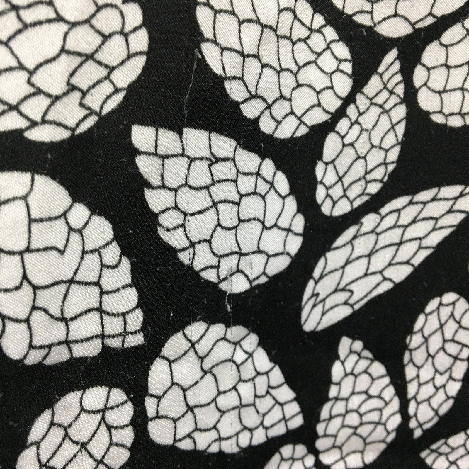 Decjuba Leaf Print T-Shirt Women Black and White Size 14 - Image 3