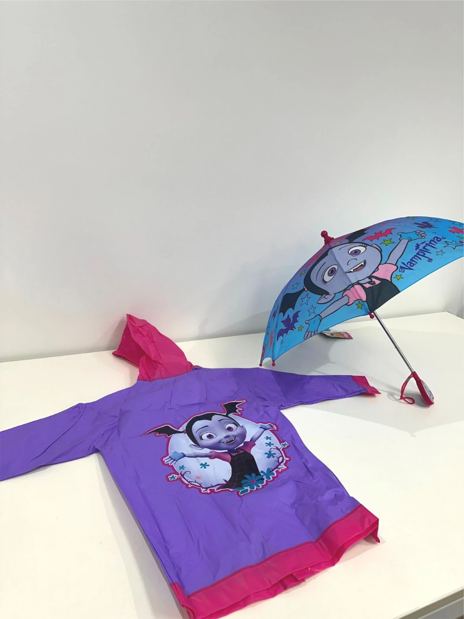 Disney Kids Vampirina Umbrella And Rain Jacket Set Purple/Pink NEW - Image 3